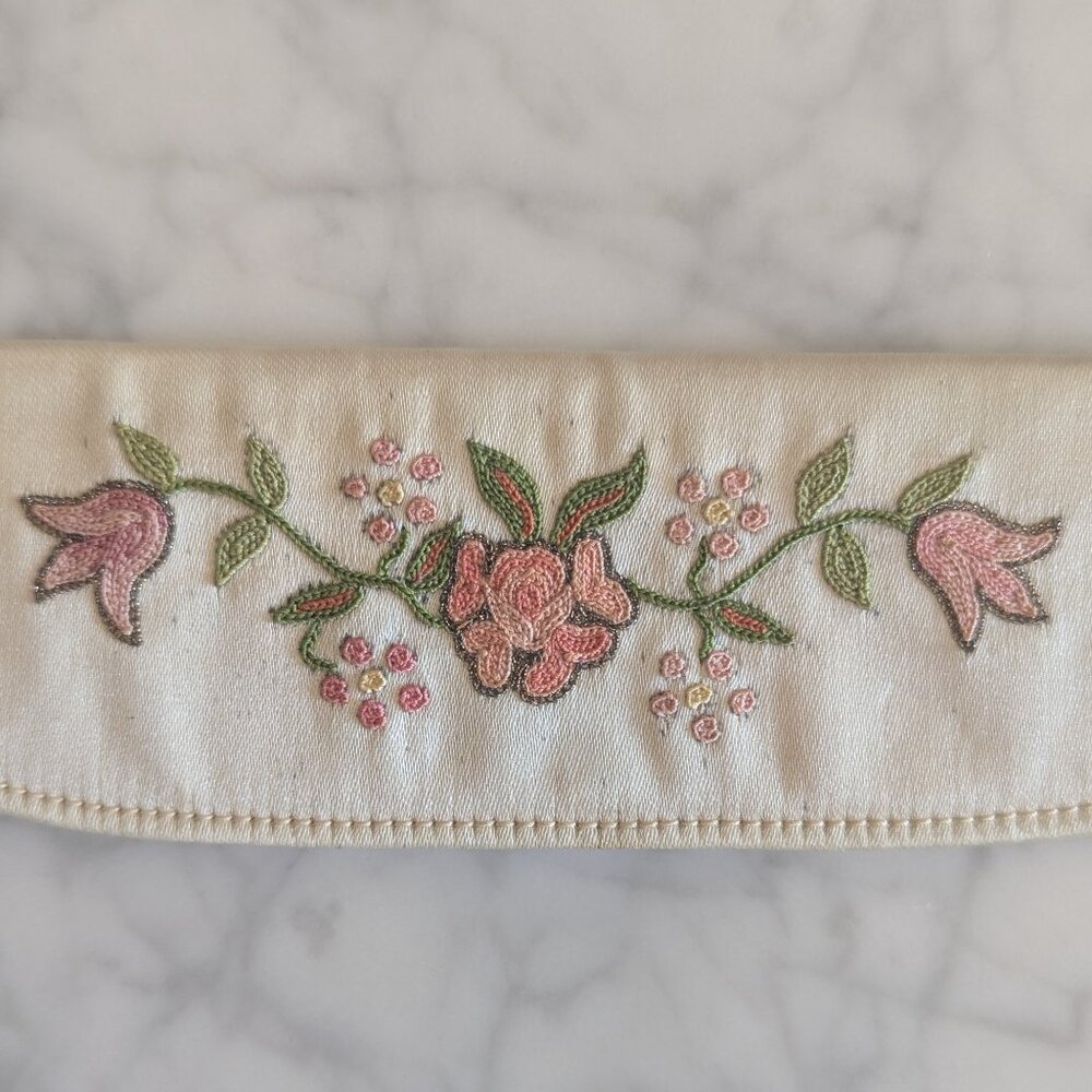 Dainty Vintage Embroidered Satin Clutch with accessories - Picture 8 of 16